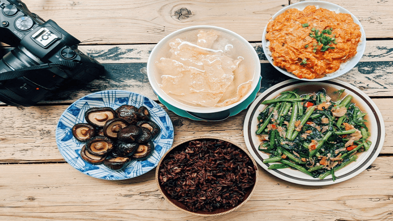 Culinary Delights: Thai Cooking Classes and Food Experiences